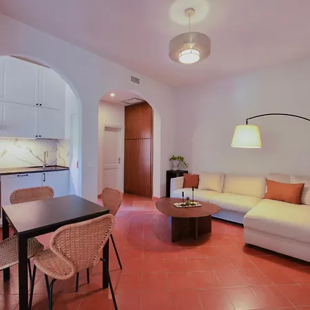 Апартаменты Elegant Hideaway *