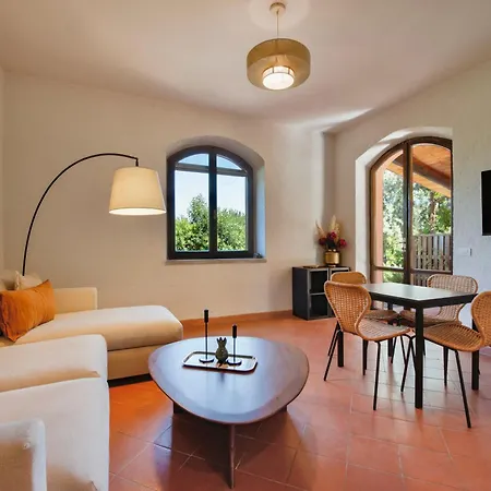 Апартаменты Elegant Hideaway