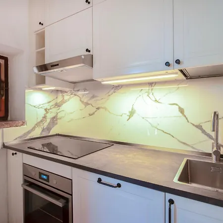Elegant Hideaway Апартаменты *